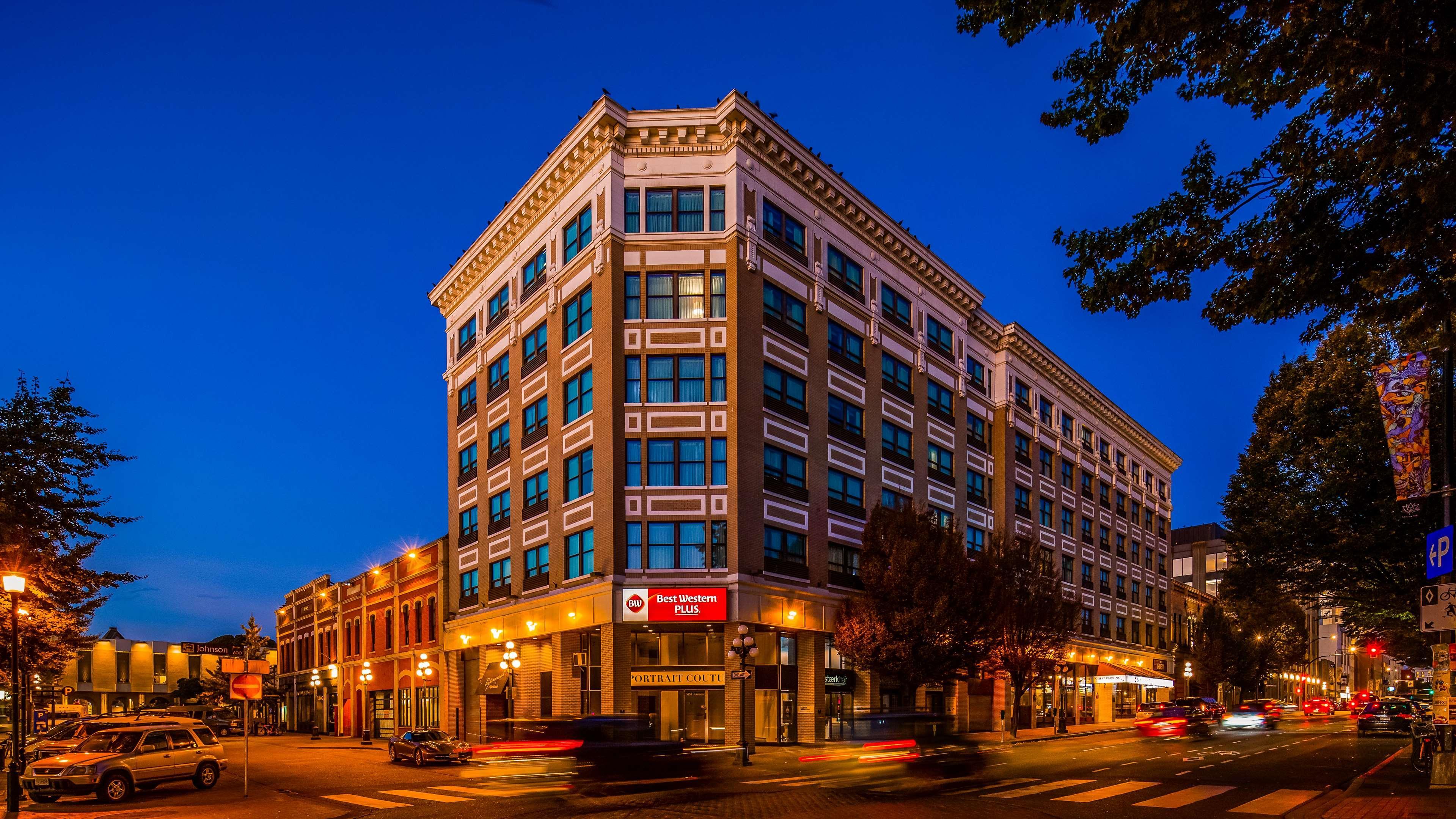 Best Western Plus Carlton Plaza Hotel Victoria Exterior photo