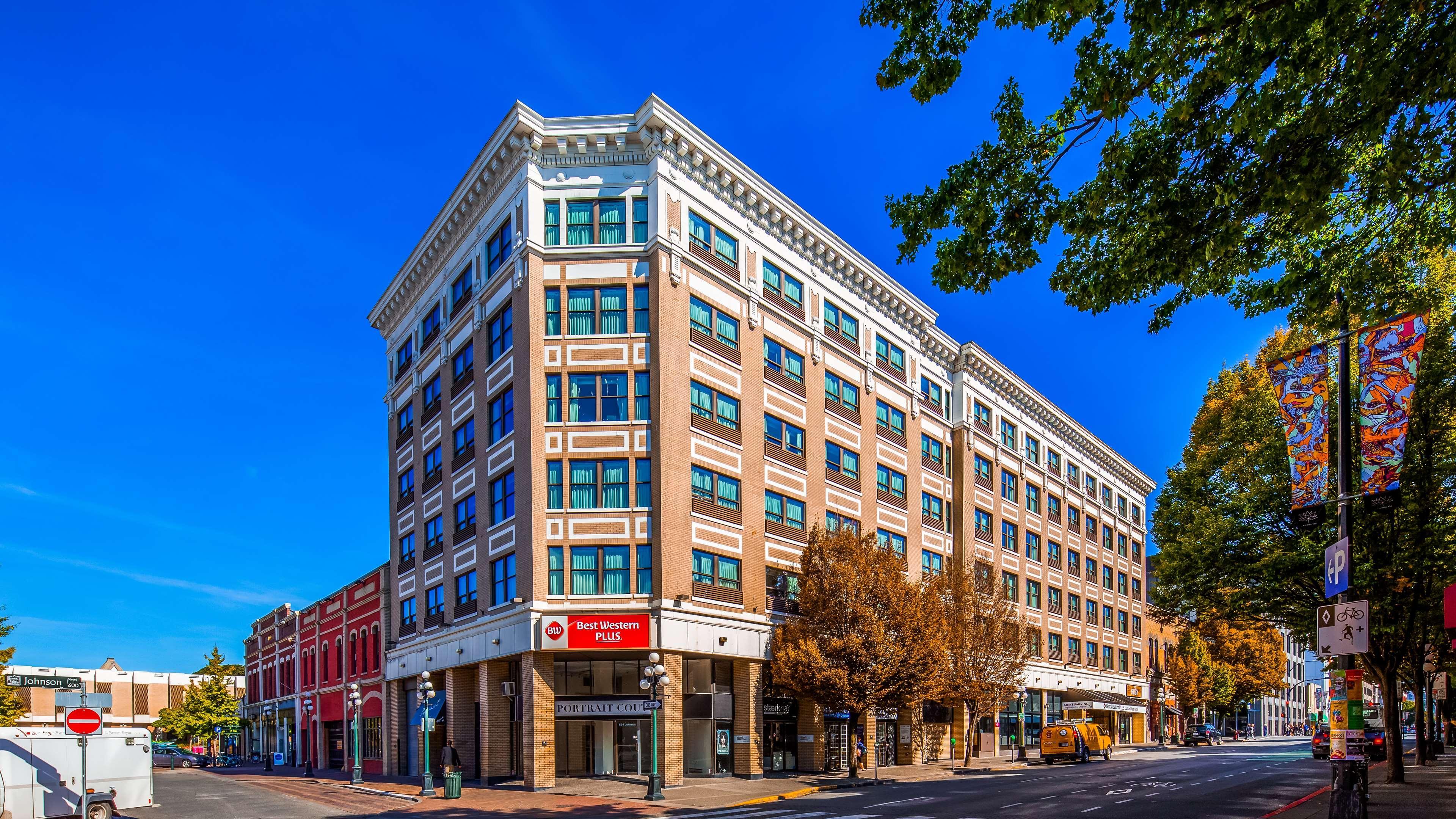 Best Western Plus Carlton Plaza Hotel Victoria Exterior photo