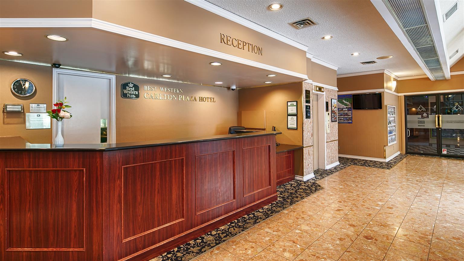 Best Western Plus Carlton Plaza Hotel Victoria Exterior photo