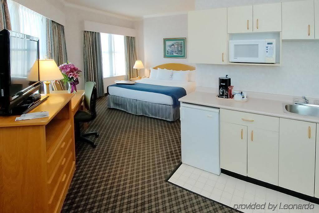 Best Western Plus Carlton Plaza Hotel Victoria Room photo