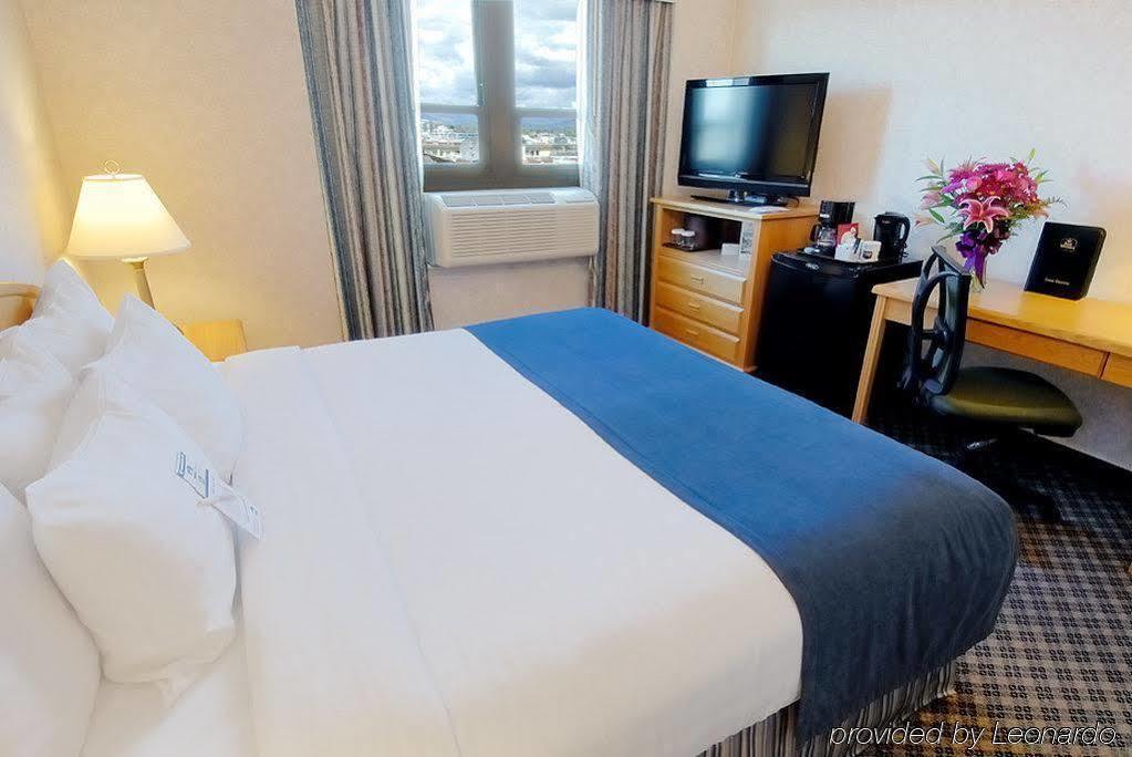 Best Western Plus Carlton Plaza Hotel Victoria Room photo