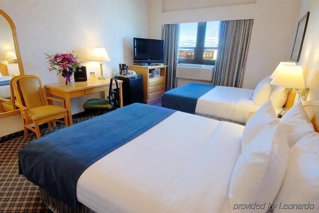 Best Western Plus Carlton Plaza Hotel Victoria Room photo